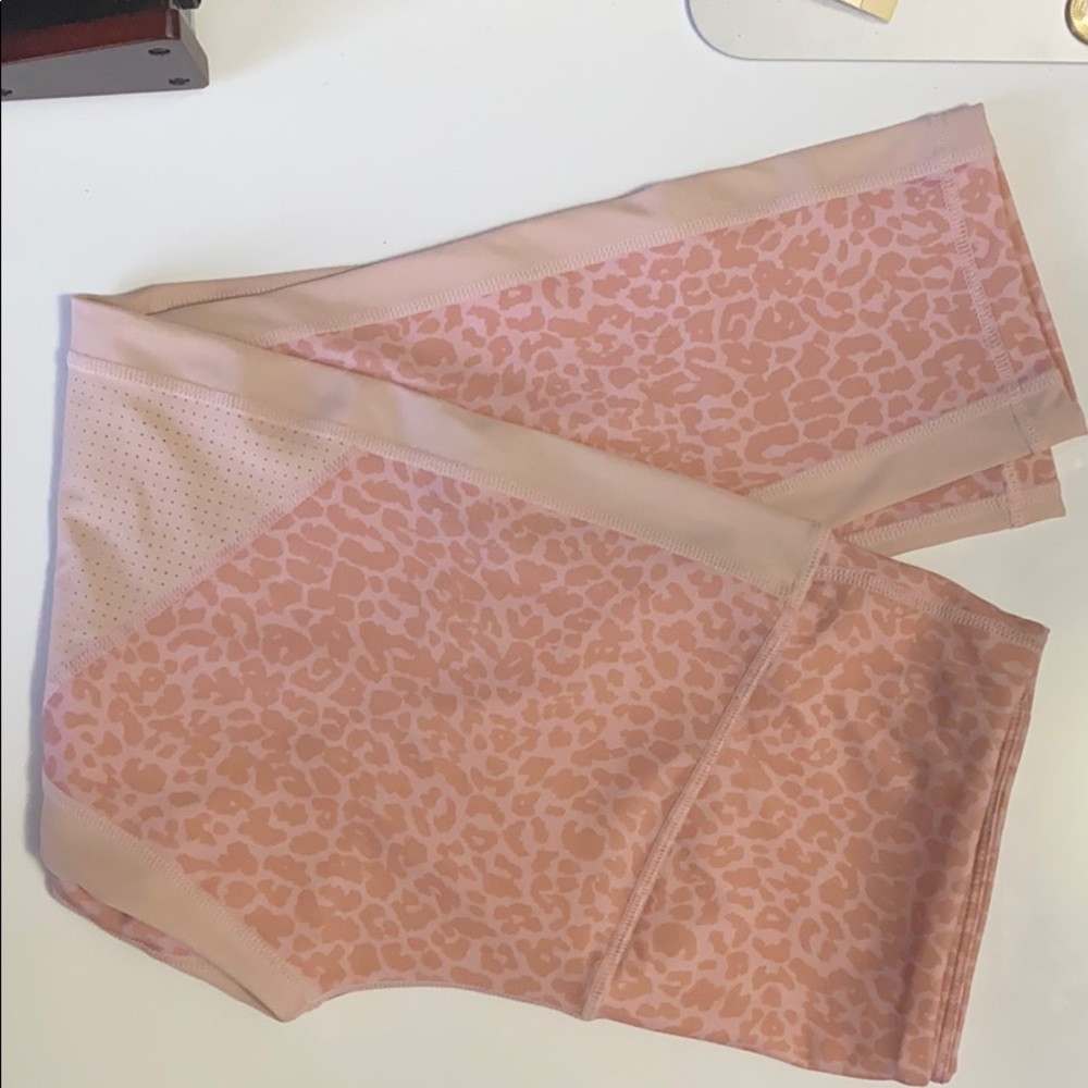 L’URV Cheetah print Capri Leggings